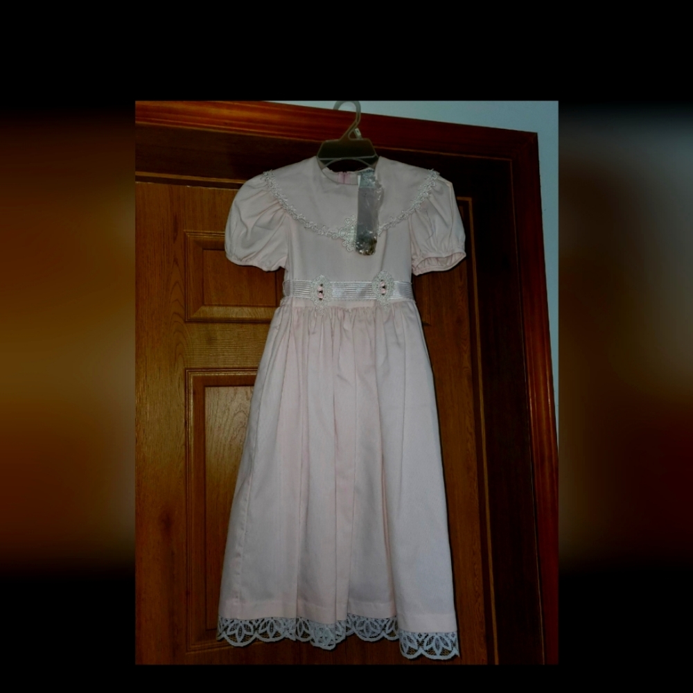 Vintage girls size 8 dress w/broach